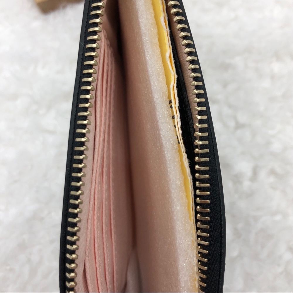 NWT Dooney & Bourke Carrington Tasseled Wristlet - Picture 3 of 5